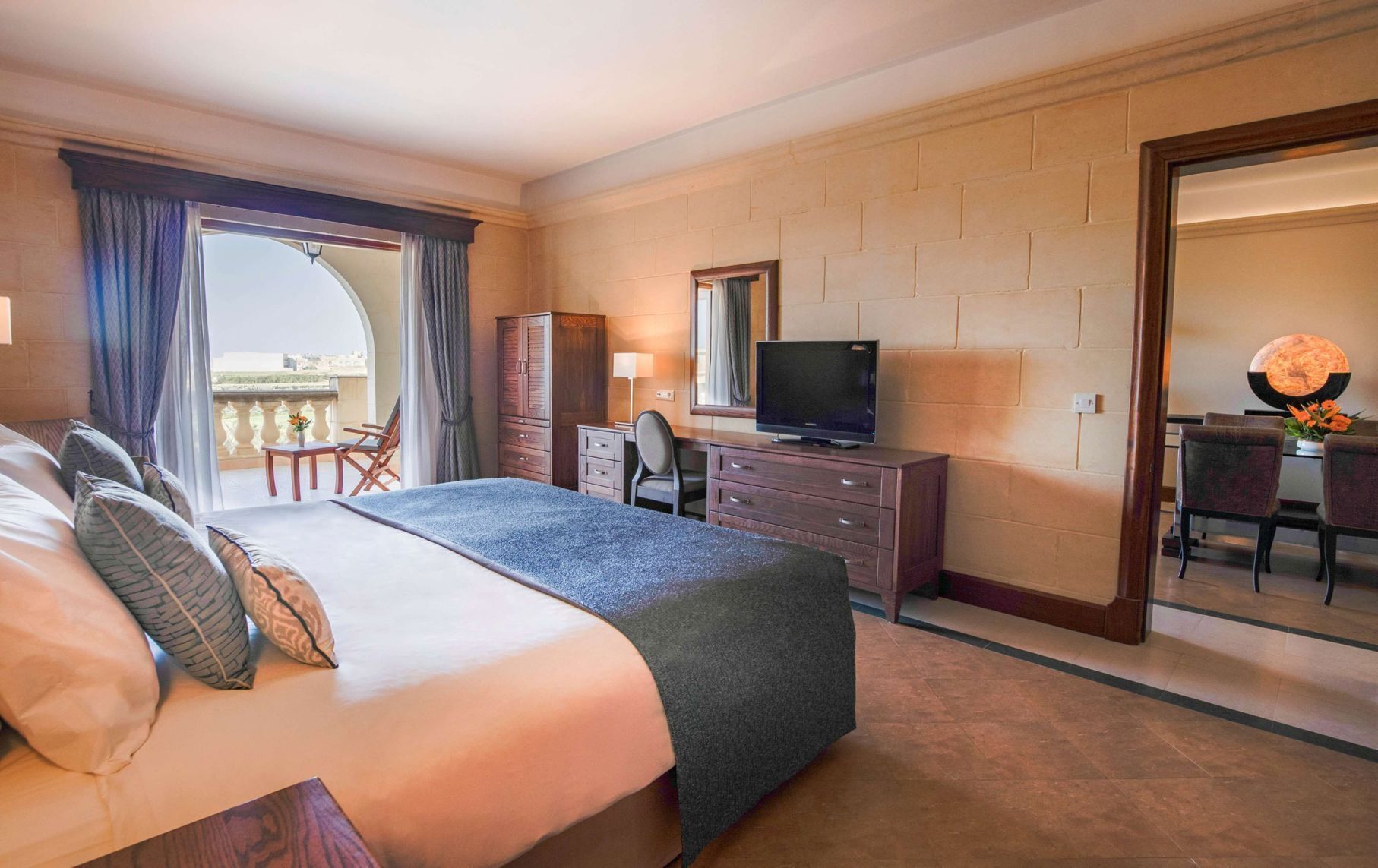 1 bedroom, hypo-allergenic bedding, minibar, in-room safe