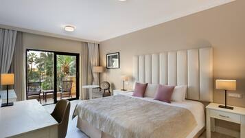 1 bedroom, hypo-allergenic bedding, minibar, in-room safe