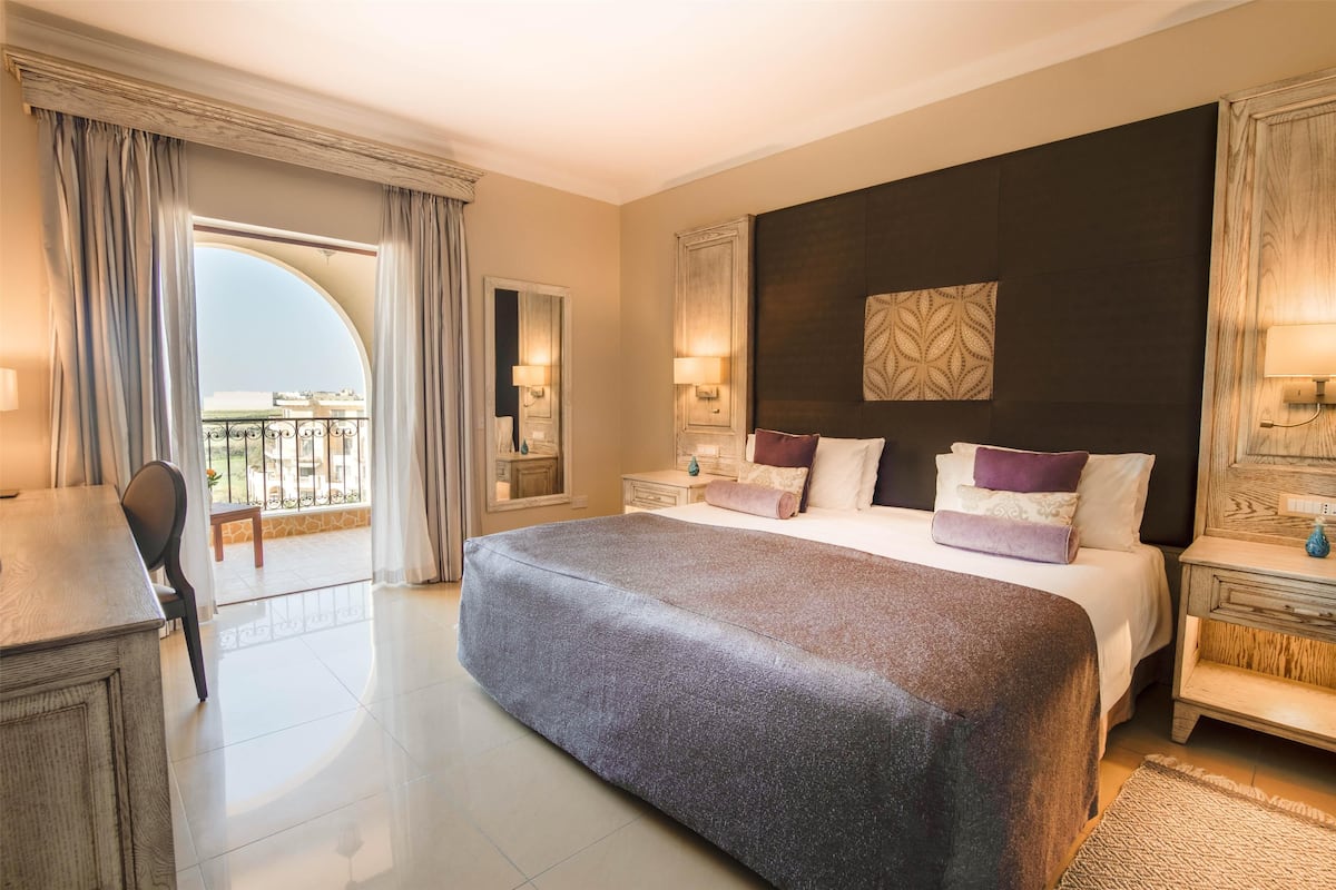 grand suite, pool view | view from room