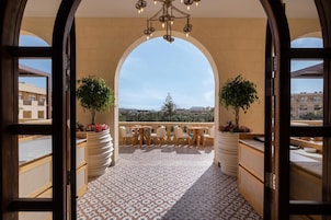 2 bars/lounges, poolside bar