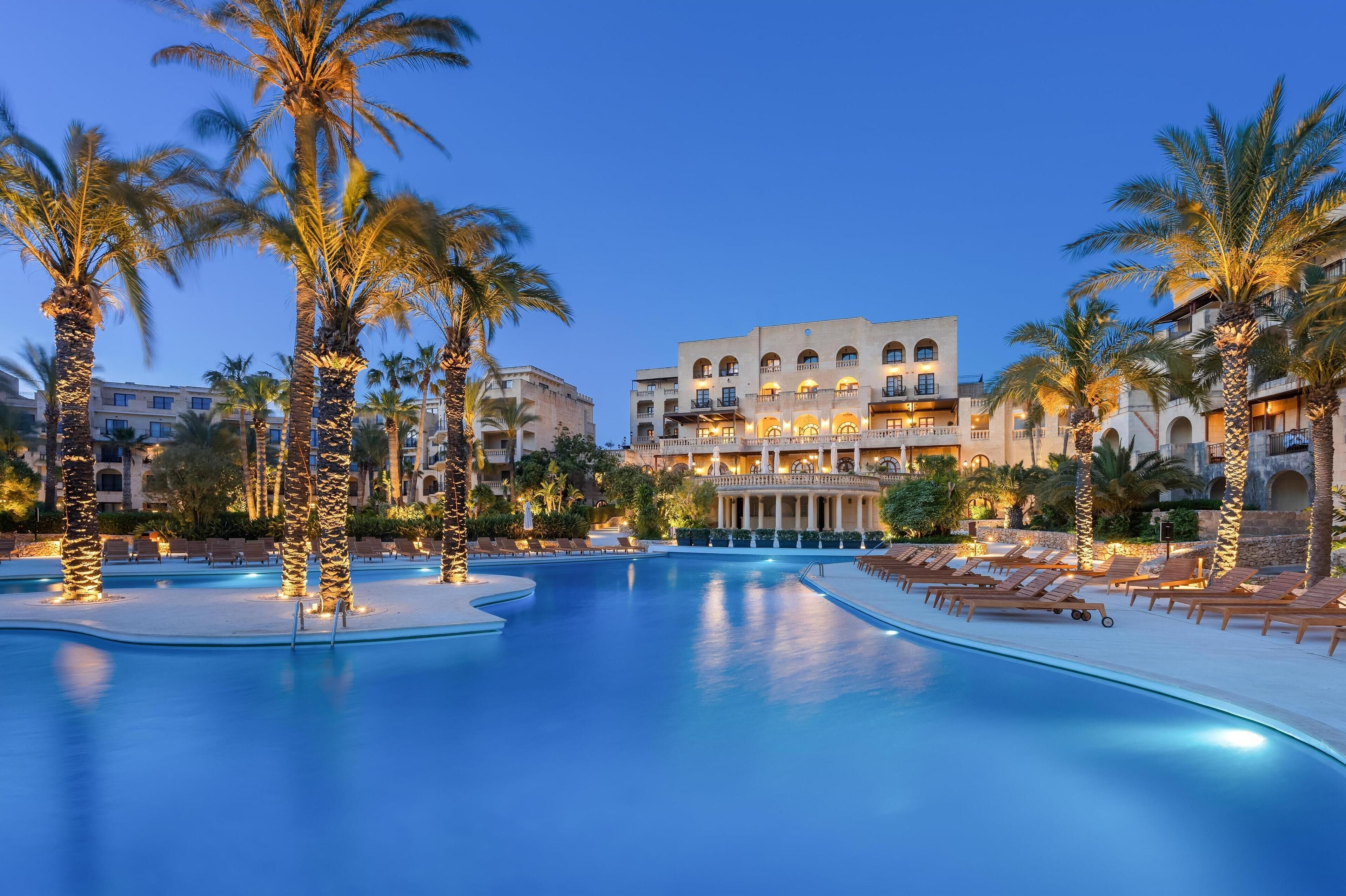 2 indoor pools, 3 outdoor pools, open 7:00 am to 9:00 pm, pool umbrellas