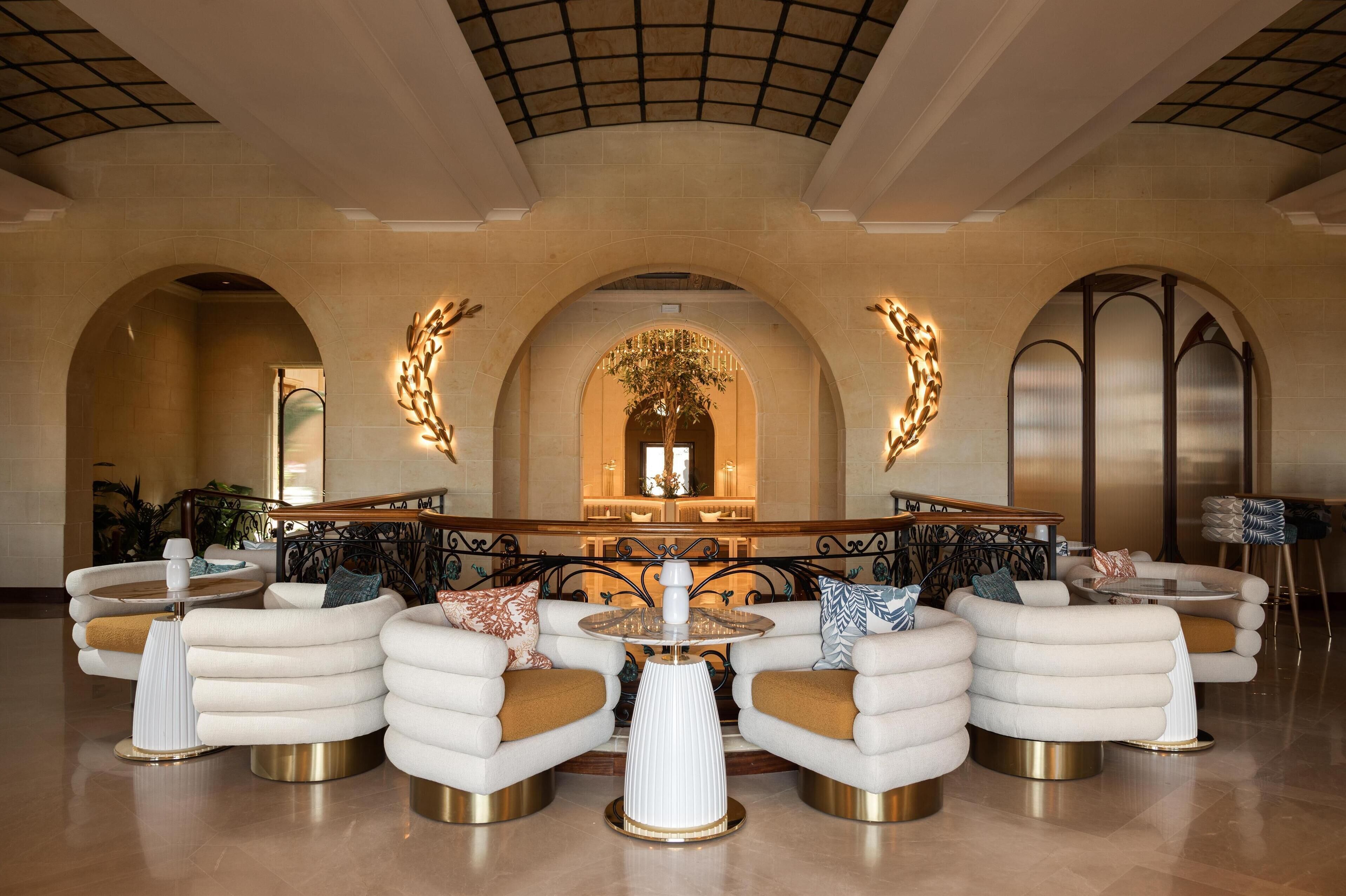 2 bars/lounges, poolside bar