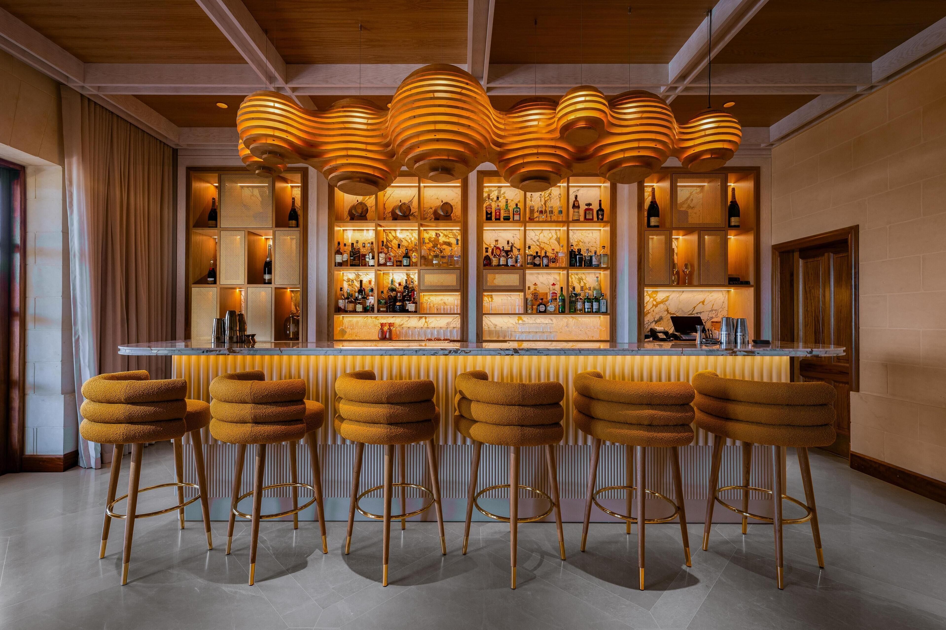 2 bars/lounges, poolside bar