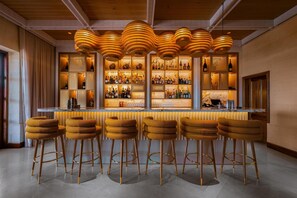 2 bares o lounges, bar junto a la alberca 