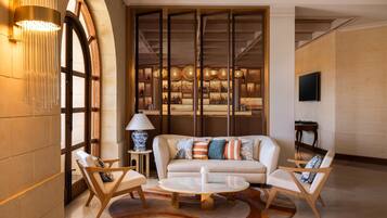 2 bars/lounges, poolside bar