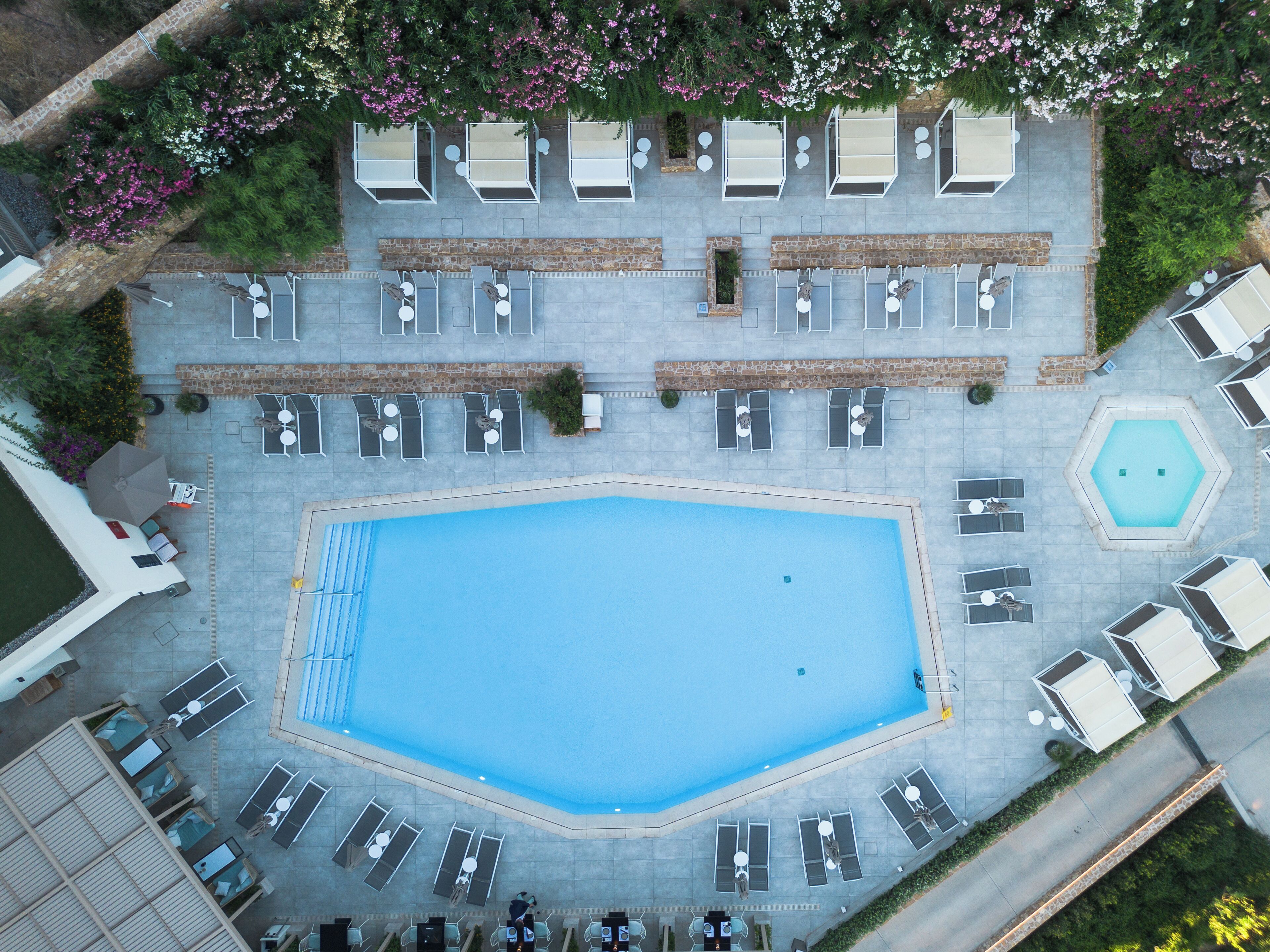 Indoor pool, 2 outdoor pools, pool umbrellas, sun loungers