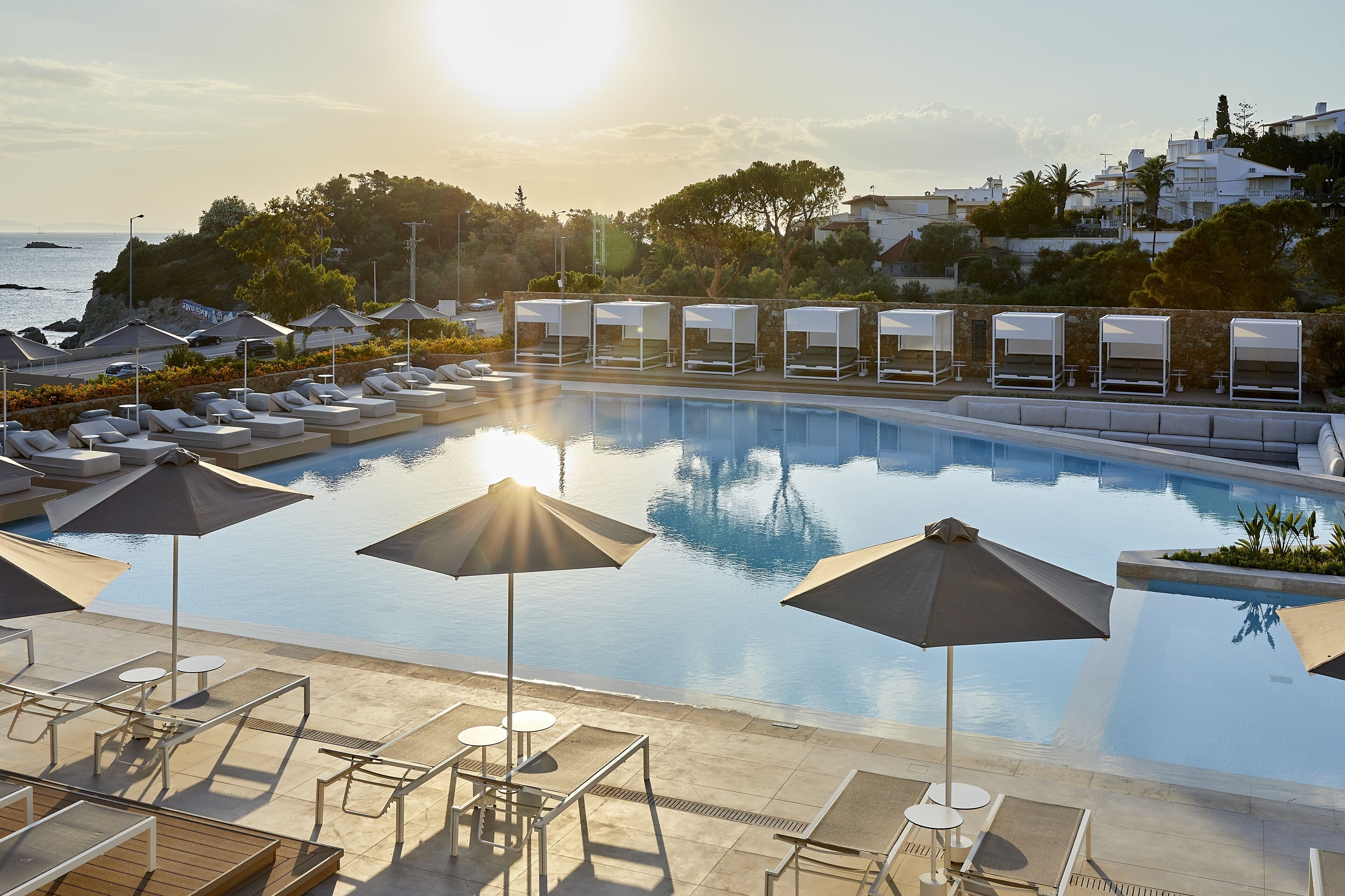 Hồ bơi trong nhà, 2 hồ bơi ngoài trời, dù/ô trên bãi biển/hồ bơi 