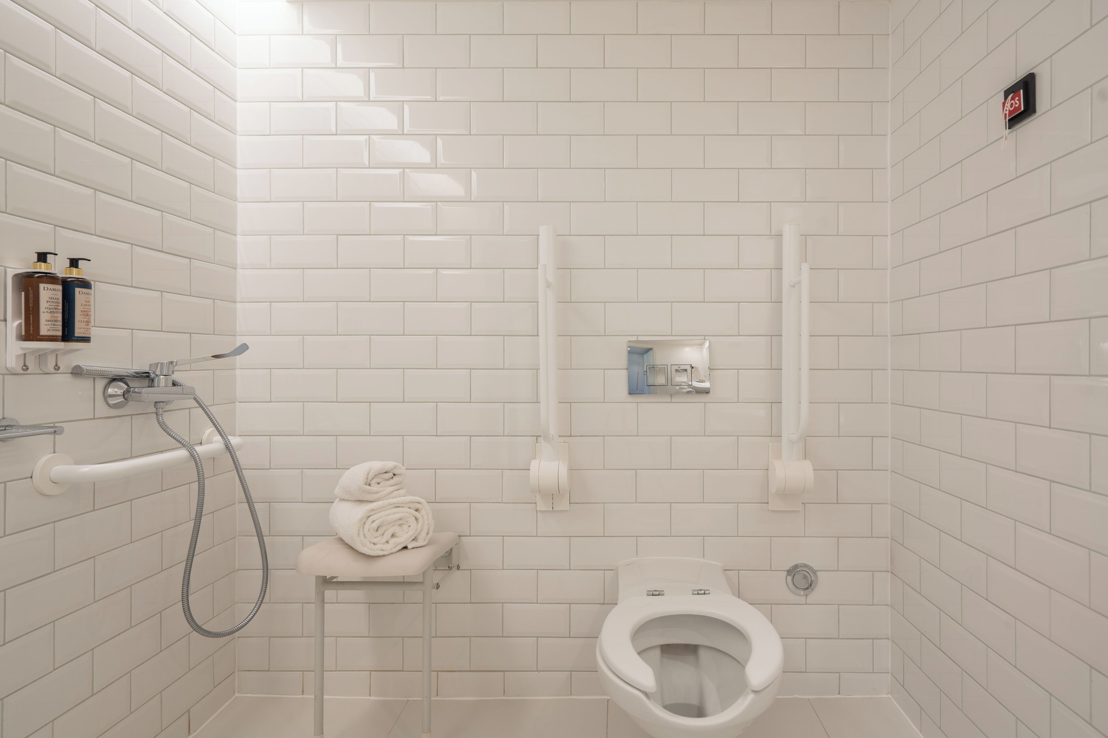 Accessible room | Accessible bathroom