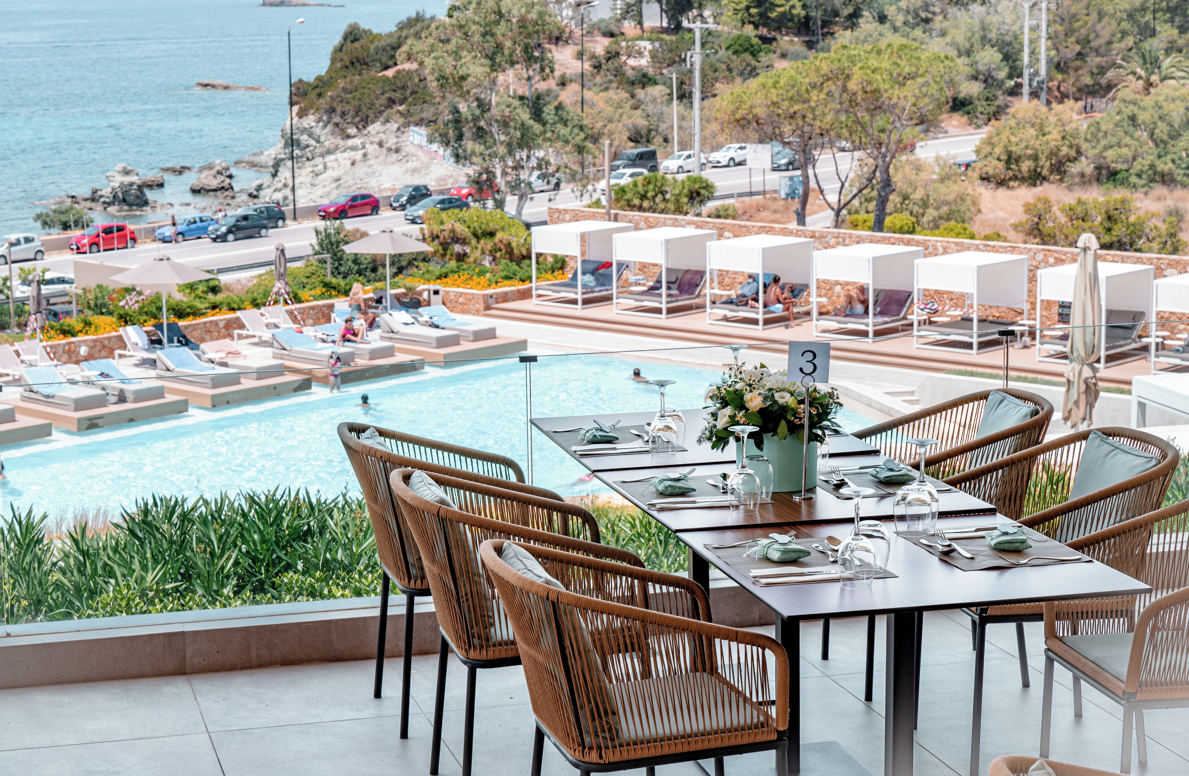 4 restaurants; breakfast, lunch, dinner, and brunch served
