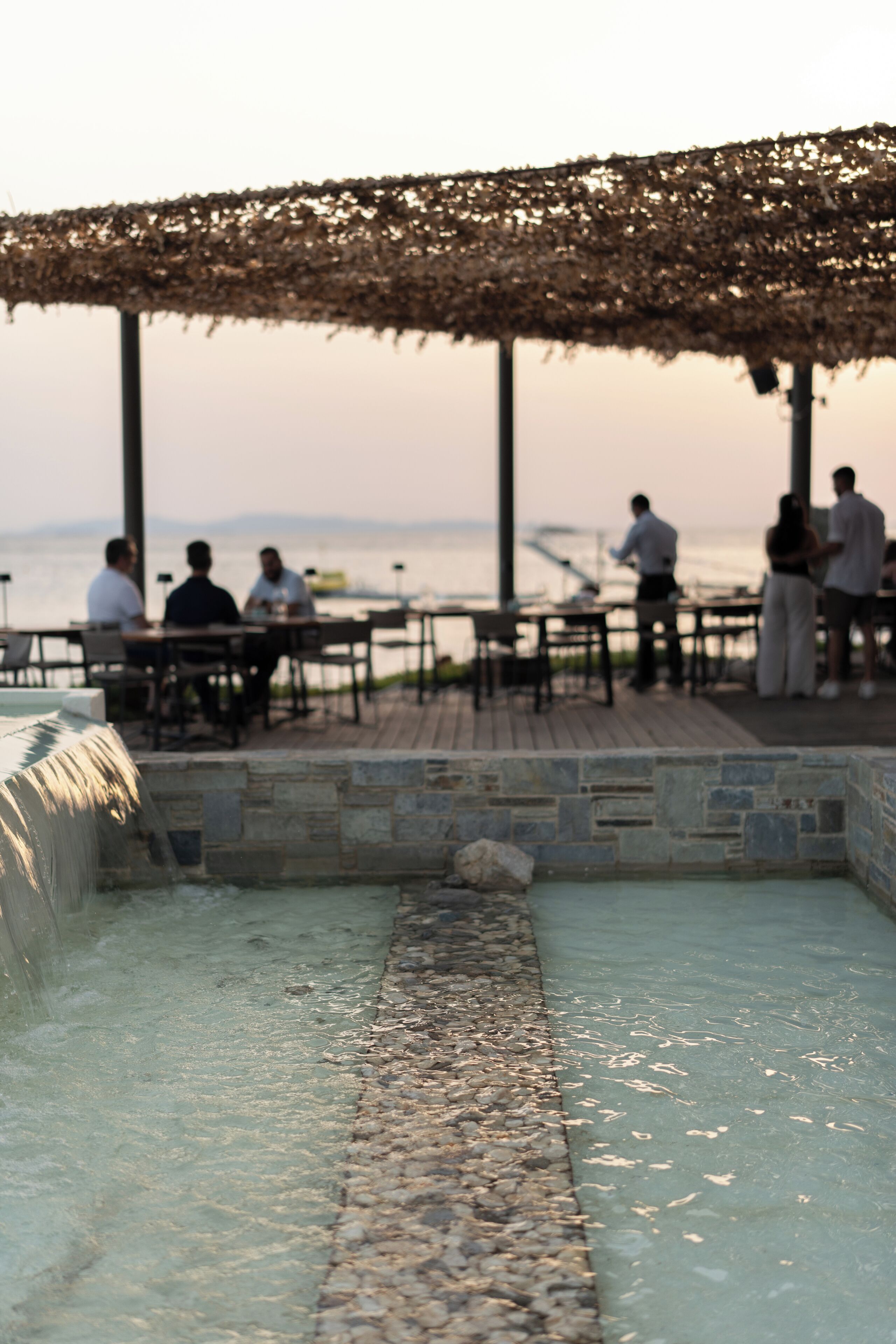4 restaurants; breakfast, lunch, dinner and brunch served 