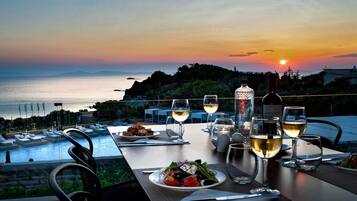 4 restaurants, breakfast, lunch, dinner served; Mediterranean cuisine