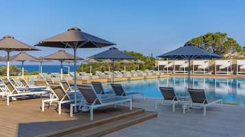 Indoor pool, 2 outdoor pools, pool umbrellas, sun loungers