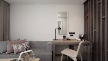 Roupas de cama premium, edredons de pluma, frigobar, cofres nos quartos