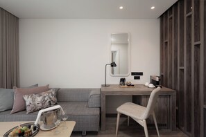 Premium bedding, down duvets, minibar, in-room safe - Hotel Vincci EverEden (Saronikos)