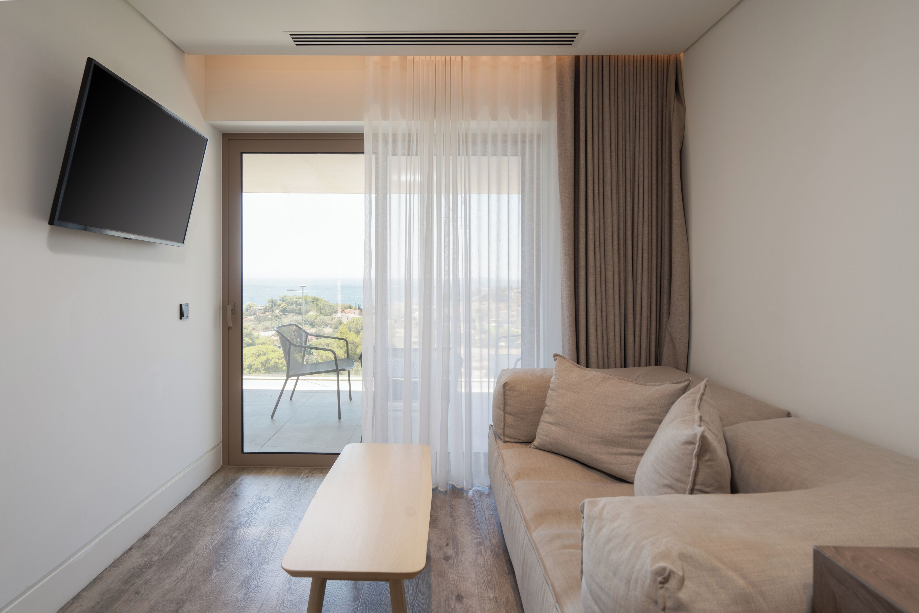 Premium bedding, down duvets, minibar, in-room safe