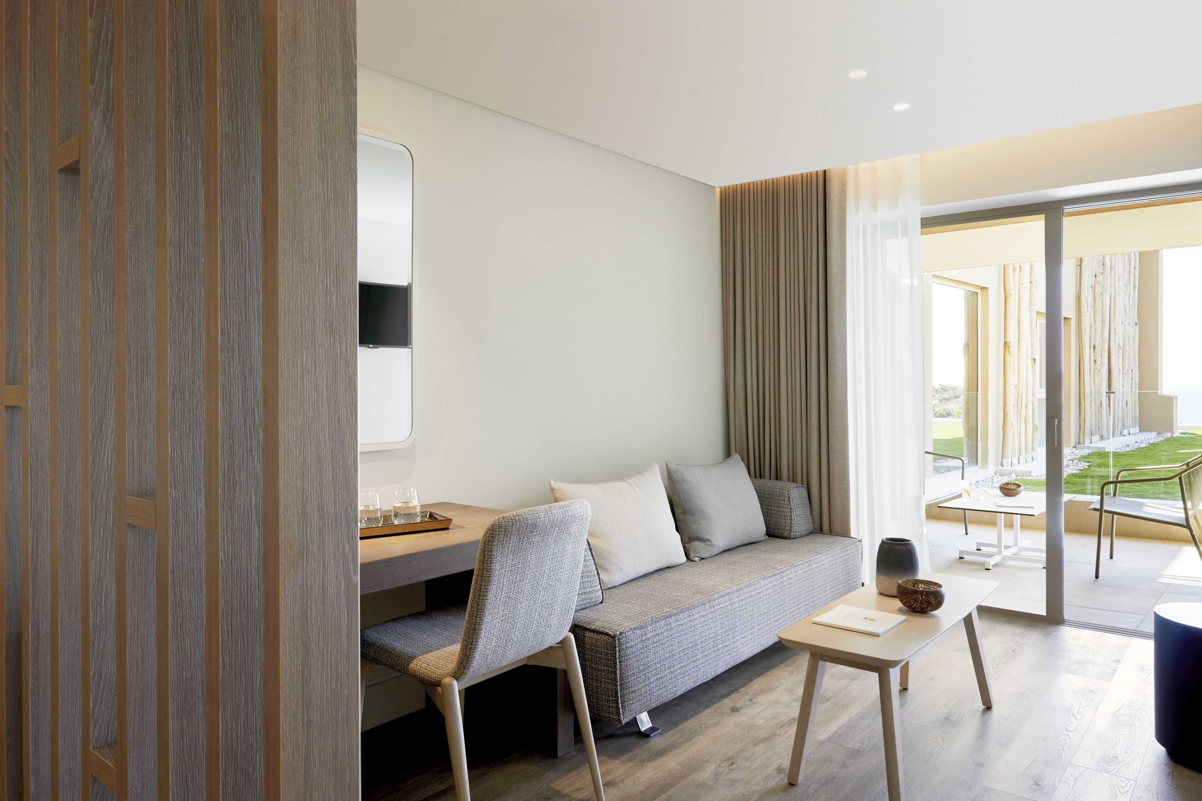 1 bedroom, premium bedding, down duvets, minibar