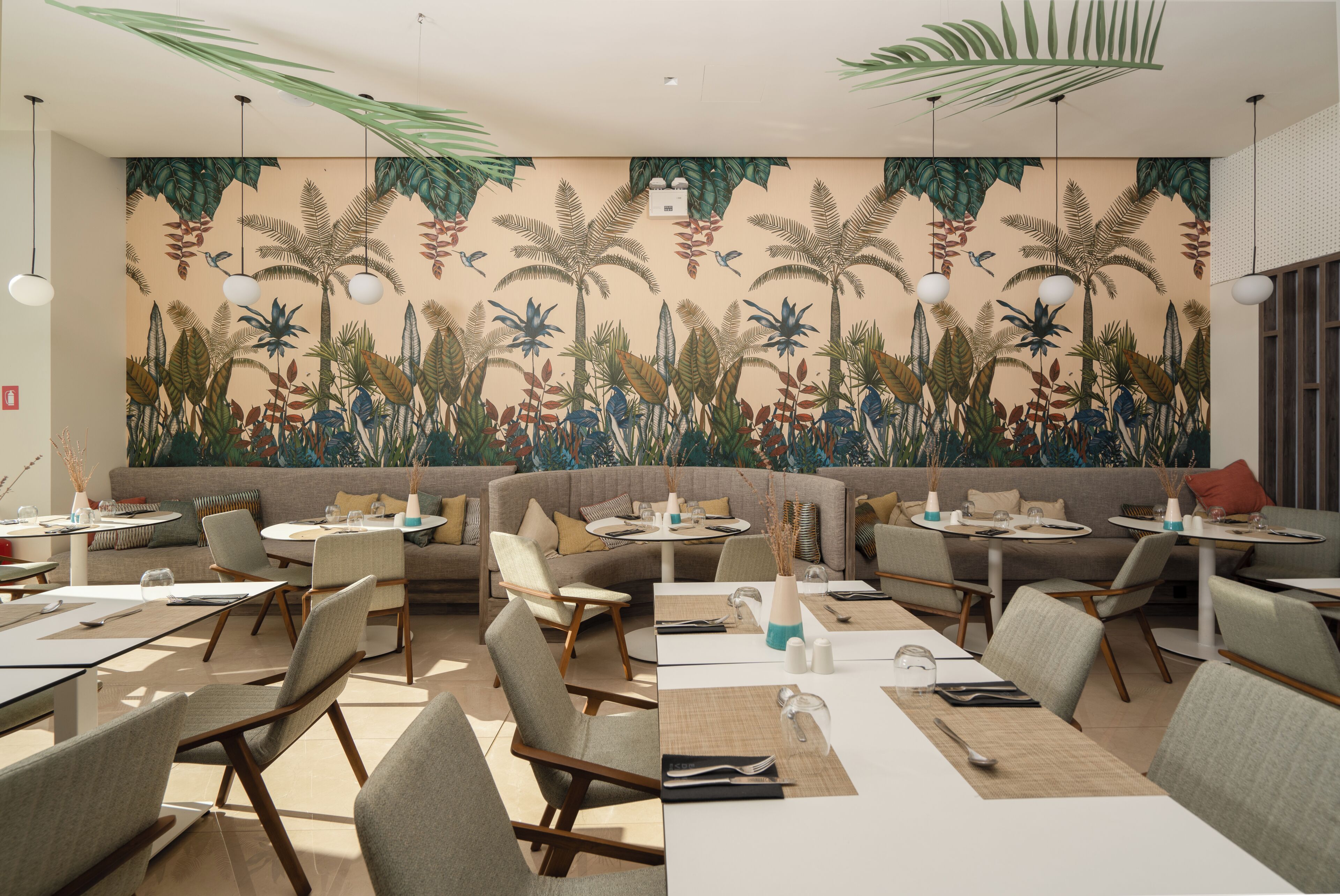 4 restaurants servant le petit déjeuner, le déjeuner et le dîner