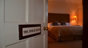 Deluxe Double or Twin Room | 1 bedroom, premium bedding, down comforters, Select Comfort beds