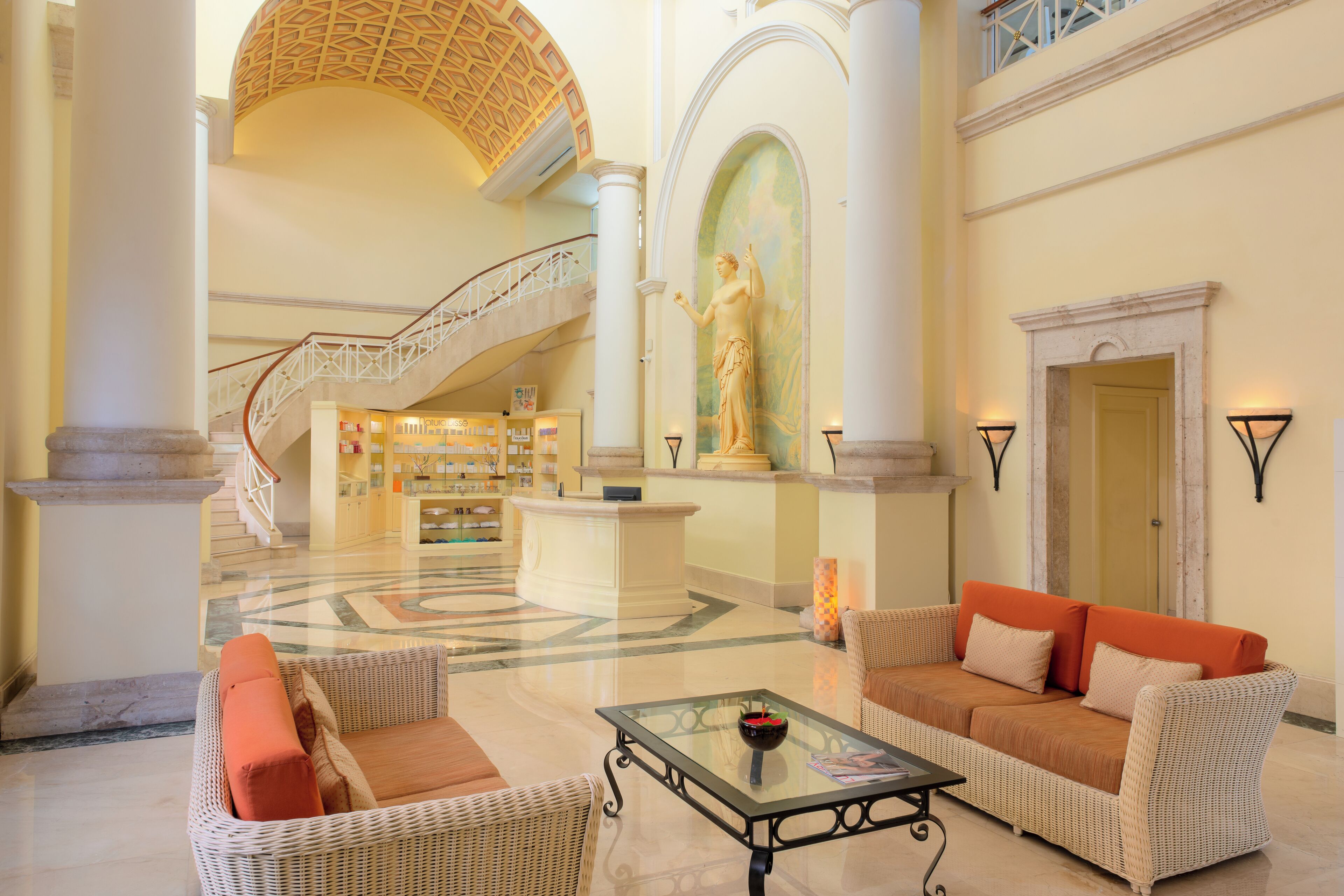 Salas de tratamiento para parejas, sauna y tina de hidromasaje 