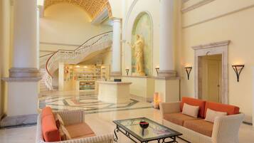 Salas de tratamiento para parejas, sauna y tina de hidromasaje