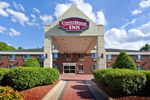 Property entrance - Country Hearth Inn Knightdale Raleigh (Knightdale)