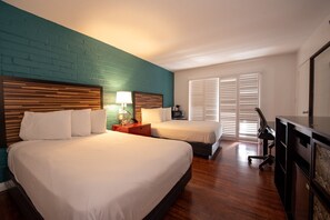 Habitación Deluxe, 2 camas dobles, balcón | Escritorio, wifi gratis, ropa de cama
