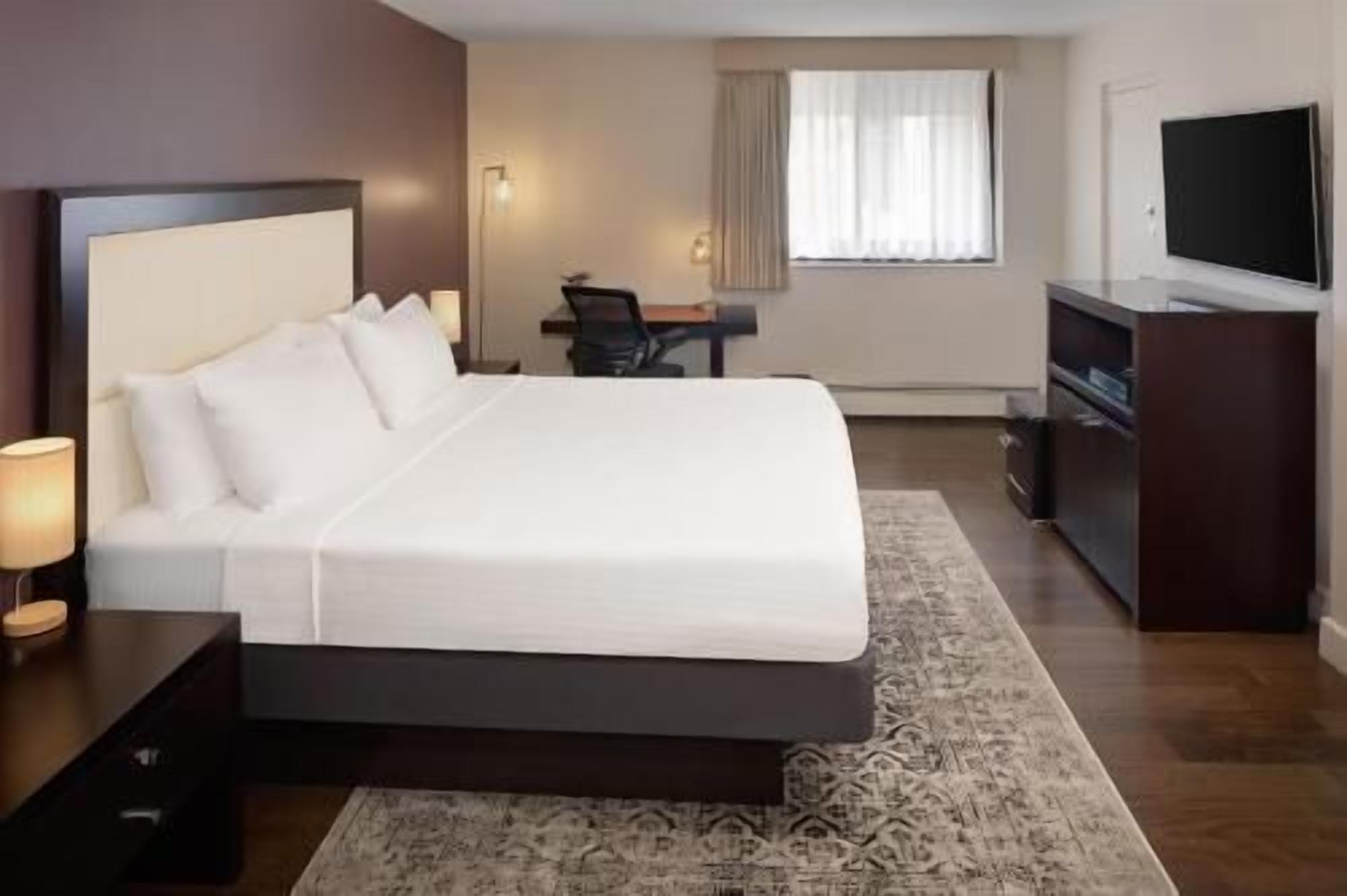 Premium bedding, minibar, in-room safe, desk