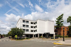 Exterior - The Andrew Hotel (Great Neck)