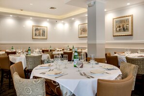 Lunch and dinner served - The Andrew Hotel (Great Neck)
