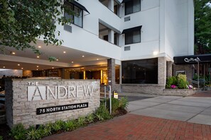 Exterior - The Andrew Hotel (Great Neck)