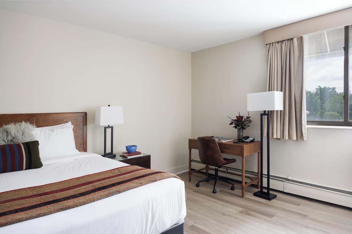 1 bedroom, premium bedding, minibar, in-room safe
