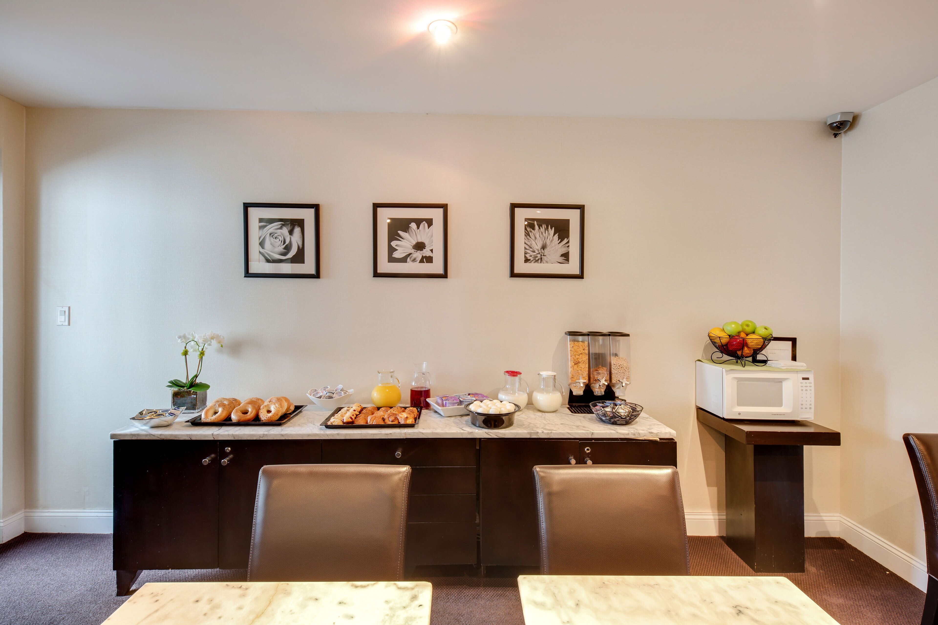 Free daily continental breakfast