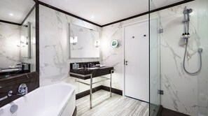Designer toiletries, hair dryer, bathrobes, slippers - Fairmont St Andrews (St. Andrews)
