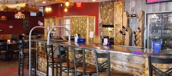 Econo Lodge Inn & Suites