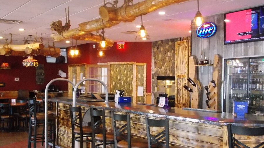 Econo Lodge Inn & Suites