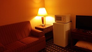 Suite, 1 King-Bett und Schlafsofa, Nichtraucher (Newer Room) | Schreibtisch, Bügeleisen/Bügelbrett, Babybetten, Zustellbetten