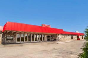 Exterior - Econo Lodge Inn & Suites Brookings (Brookings)