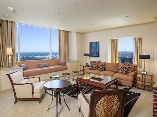 Sheraton Grand Sacramento Hotel