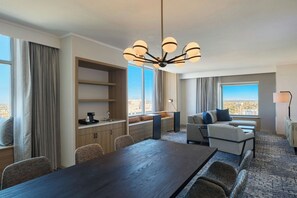 Grand Suite, 1 King Bed, Non Smoking | Lounge