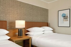 Habitación, 2 camas de matrimonio | Ropa de cama de alta calidad y edredones de plumas