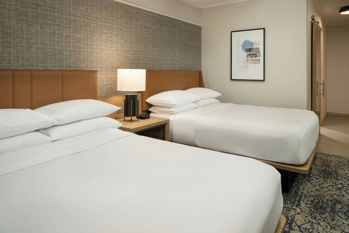 Hochwertige Bettwaren, Daunenbettdecken, Pillowtop-Betten, Zimmersafe