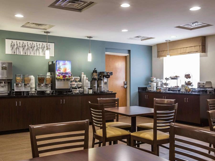 Free daily continental breakfast