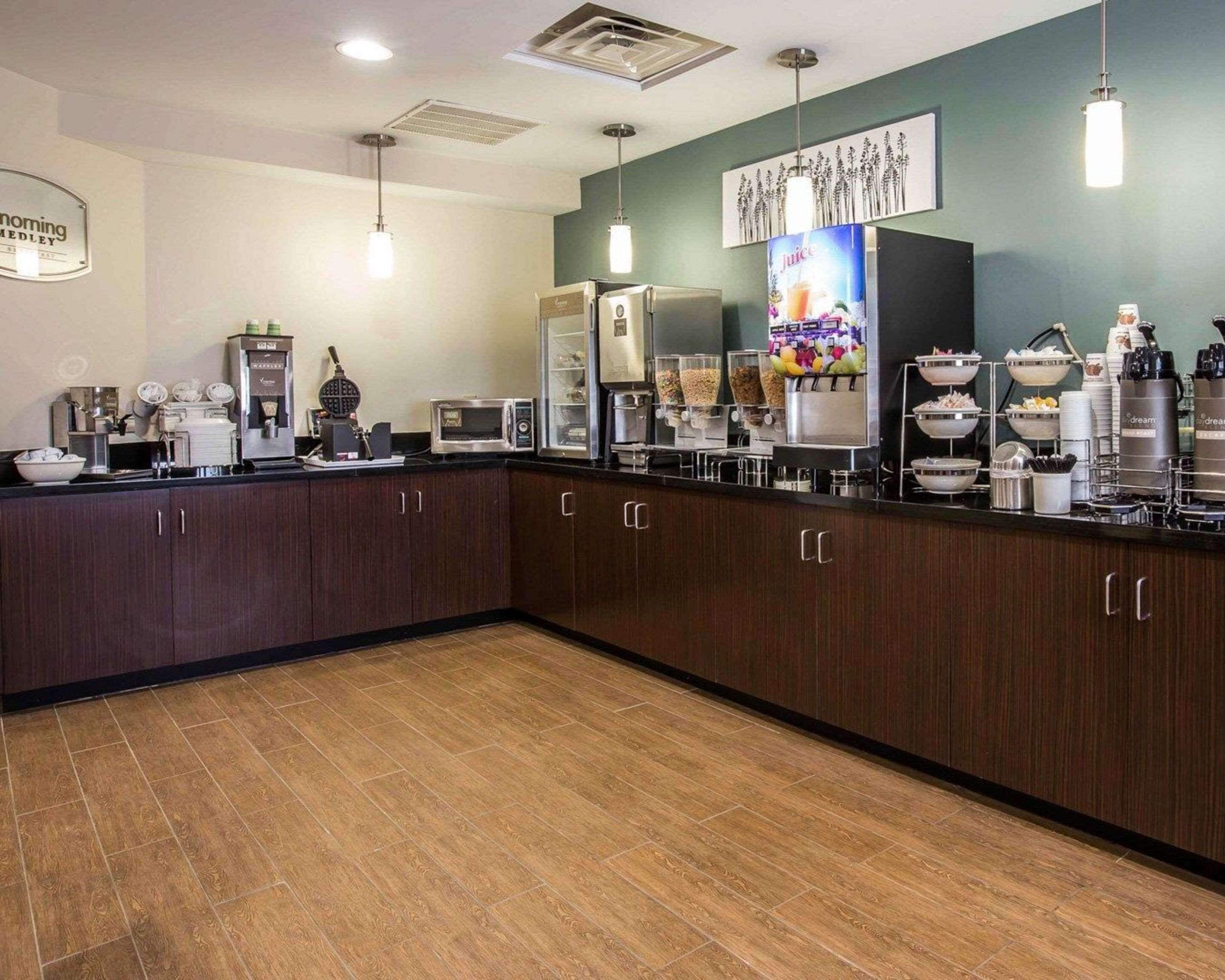 free daily continental breakfast