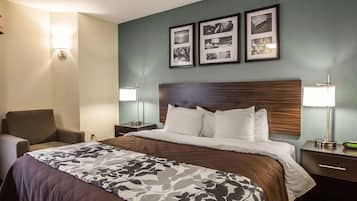 Desk, laptop workspace, iron/ironing board, rollaway beds