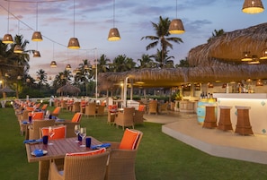 3 restaurants, breakfast, lunch, dinner served; local cuisine
