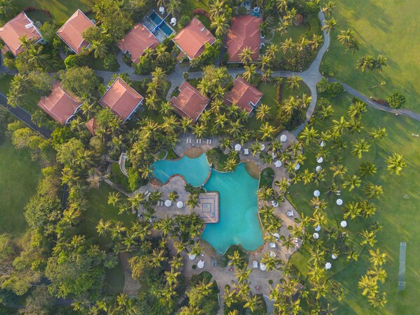 Outdoor pool, pool umbrellas, sun loungers