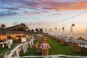 3 restaurants, breakfast, lunch, dinner served; local cuisine