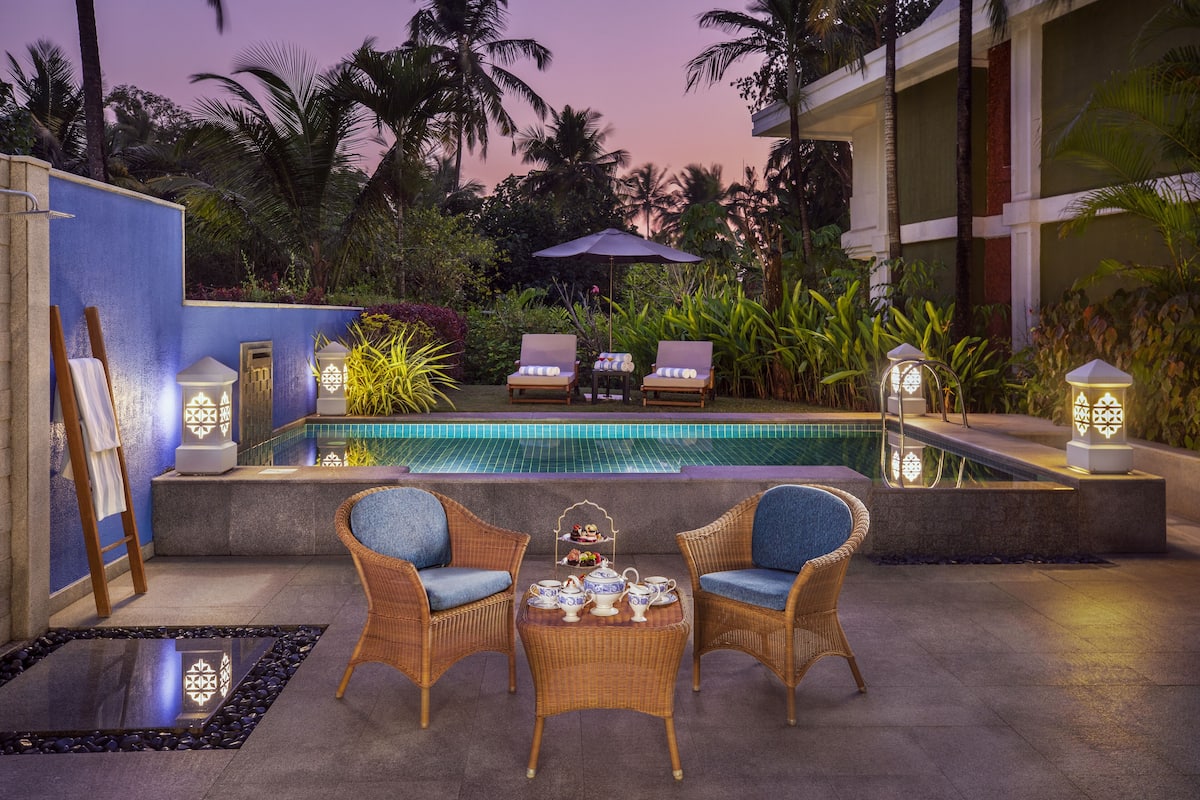 Private pool