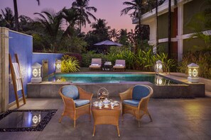 Private pool