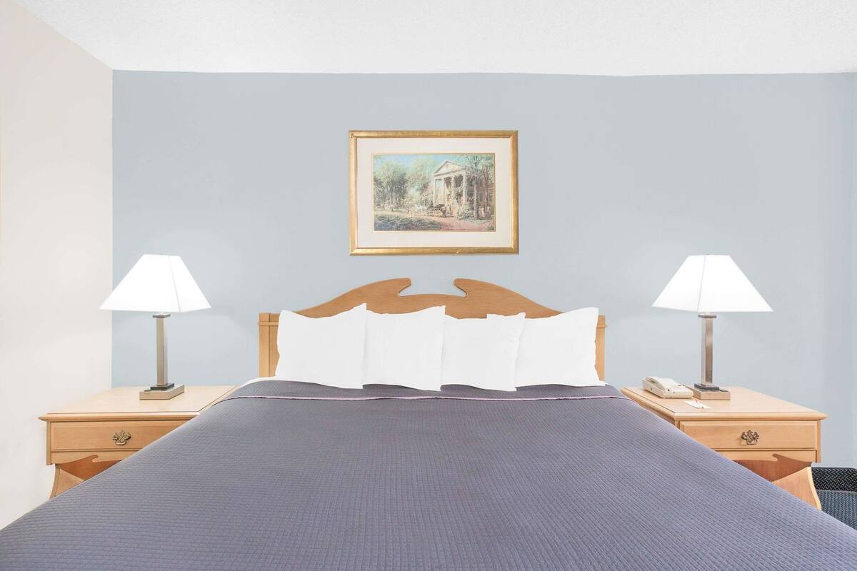 Desk, iron/ironing board, free WiFi, bed sheets